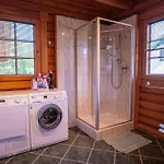 Josef - Idyllisches Blockhaus, Barrierefrei, Zwischen Den Seen Ferienhaus Oberwang