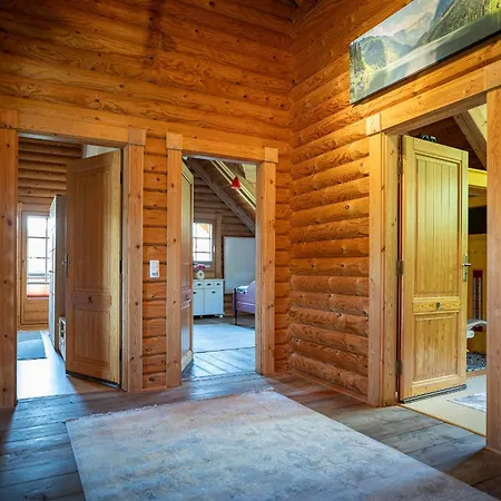 Prázdninový dům Josef - Idyllisches Blockhaus, Barrierefrei, Zwischen Den Seen Oberwang