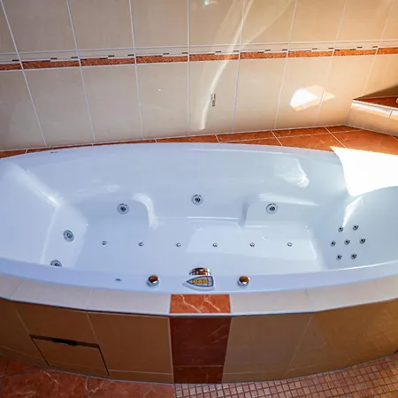 Josef - Idyllisches Blockhaus, Barrierefrei, Zwischen Den Seen Feriehus Oberwang