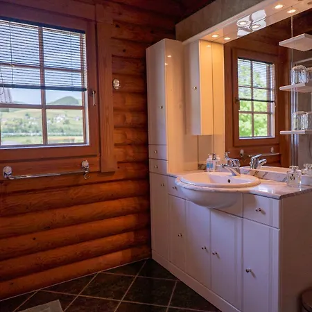 Josef - Idyllisches Blockhaus, Barrierefrei, Zwischen Den Seen Oberwang