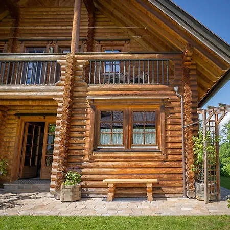 Josef - Idyllisches Blockhaus, Barrierefrei, Zwischen Den Seen Feriehus Oberwang