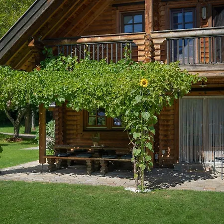 Josef - Idyllisches Blockhaus, Barrierefrei, Zwischen Den Seen