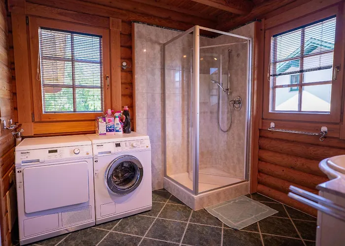 Josef - Idyllisches Blockhaus, Barrierefrei, Zwischen Den Seen Feriehus Oberwang